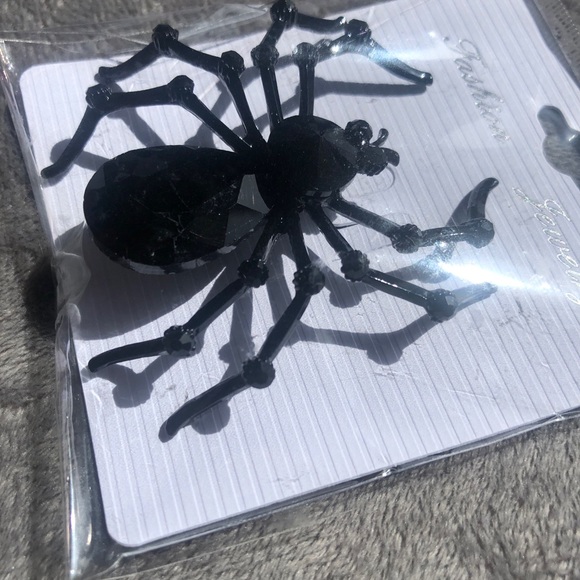 Halloween Spider Clothes Pin - Picture 3 of 3